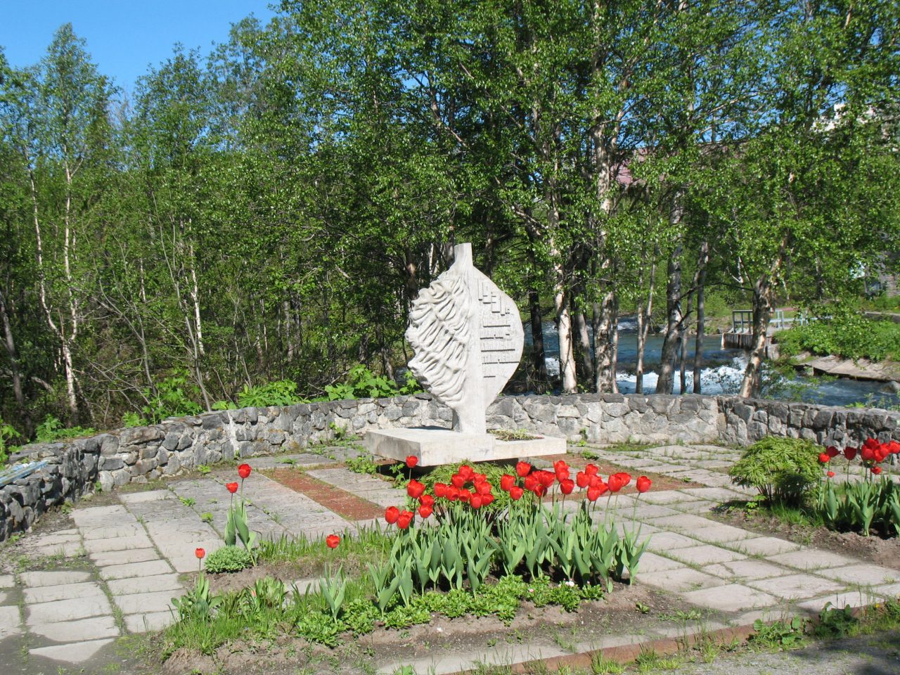 Памятный знак, установленный в честь 50-летия ПАБСИ в 1981 году